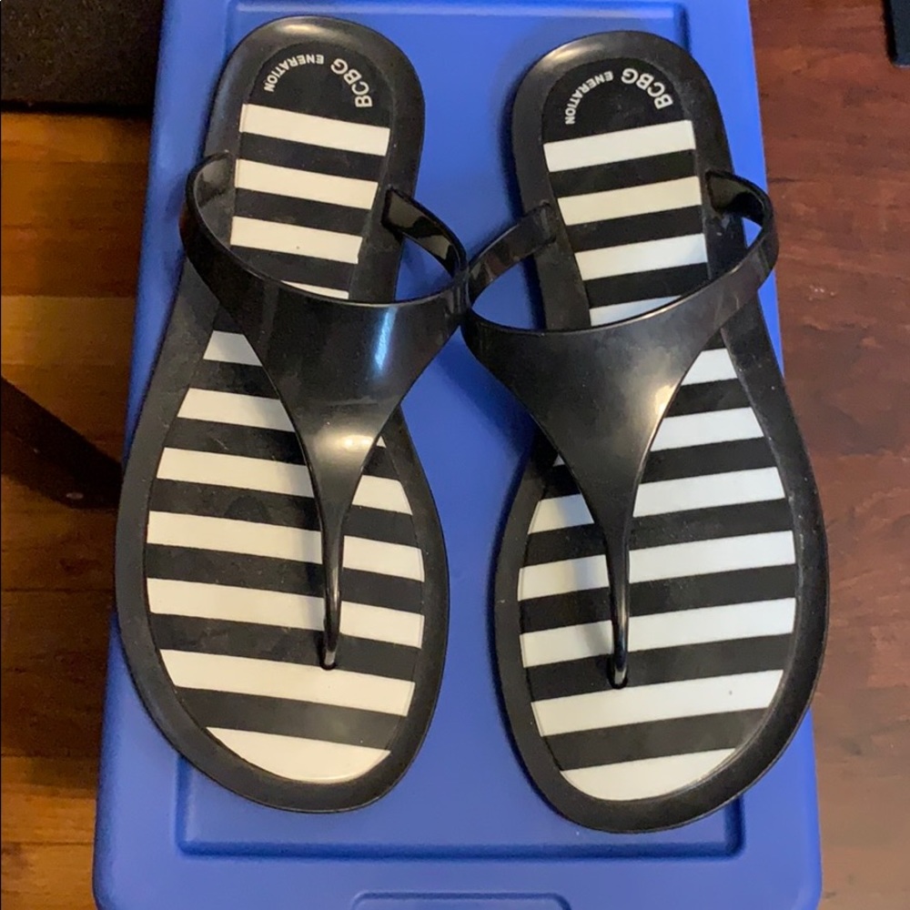 BCBGENERATION Black thong Sandal